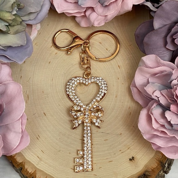 Romantic Heart Shaped Crystal Key Charm Keychain - Picture 7 of 12